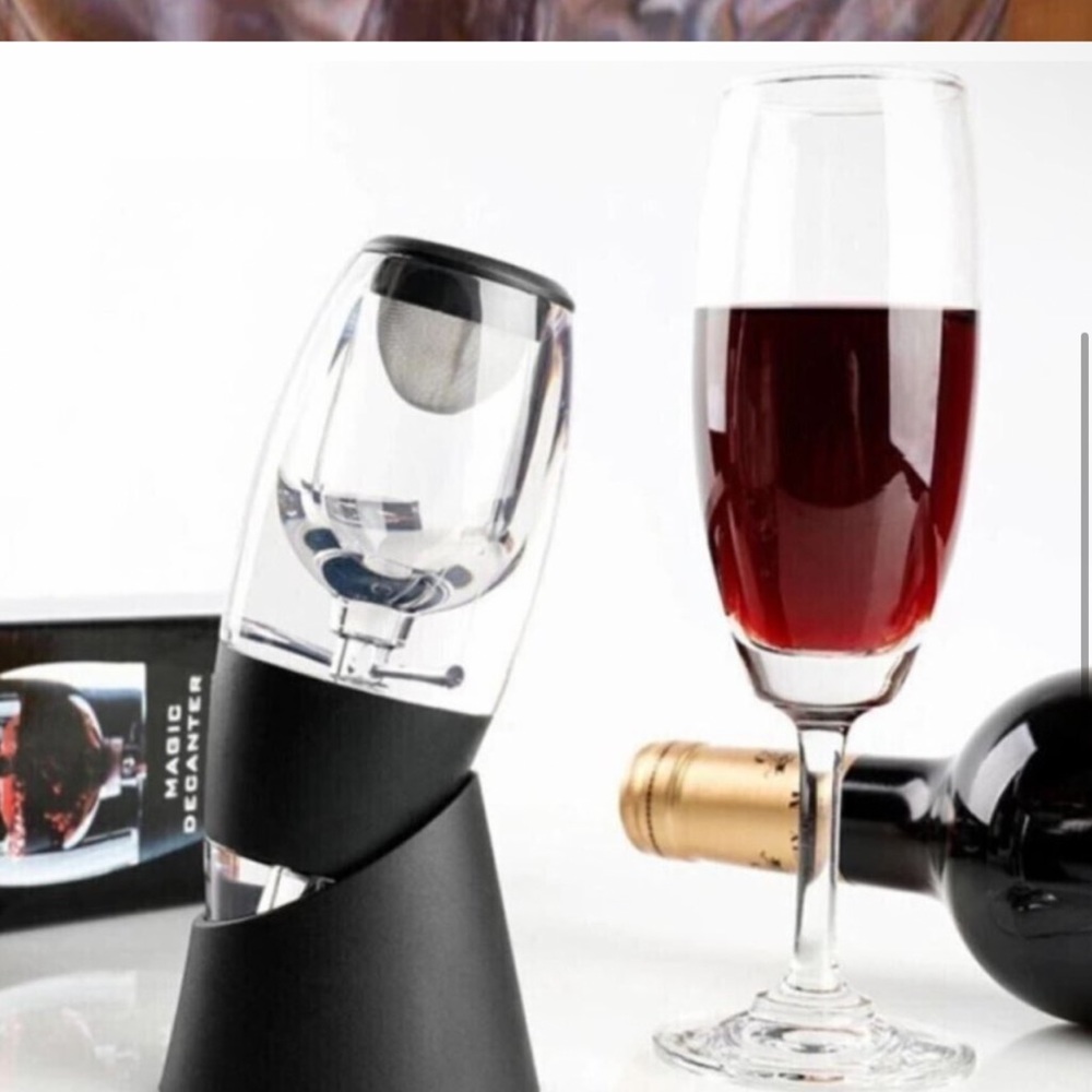 Magic Decanter Essential Wine Aerator & wine cork w/glass decor. EUC.